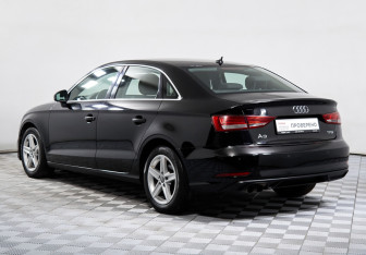 Подержанный автомобиль Audi A3 Sedan 2017 года (9 фото)