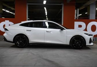 Подержанный автомобиль Changan UNI-V 2024 года (4 фото)