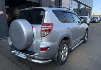Подержанный автомобиль Toyota RAV4 2011 года (4 фото)