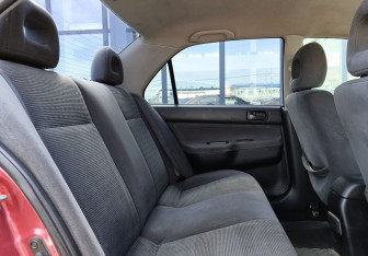 Подержанный автомобиль Mitsubishi Lancer Sedan 2005 года (19 фото)
