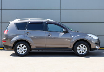 Подержанный автомобиль Citroen C-Crosser 2011 года (4 фото)