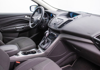 Подержанный автомобиль Ford Kuga 2015 года (10 фото)