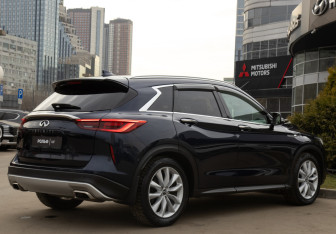 Подержанный автомобиль Infiniti QX50 2018 года (4 фото)