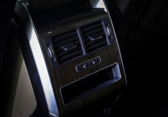 Подержанный автомобиль Land Rover Range Rover Sport 2015 года (12 фото)