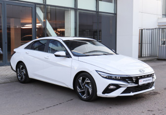 Подержанный автомобиль Hyundai Elantra Sedan 2023 года (3 фото)