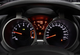 Подержанный автомобиль Nissan Juke 2012 года (12 фото)