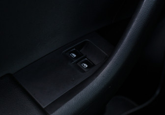 Подержанный автомобиль Skoda Rapid Liftback 2017 года (14 фото)