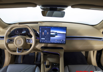 Подержанный автомобиль Zeekr 001 2024 года (12 фото)