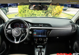 Подержанный автомобиль Kia Rio Sedan 2017 года (10 фото)