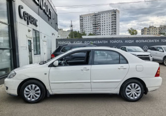 Подержанный автомобиль Toyota Corolla Sedan 2006 года (8 фото)