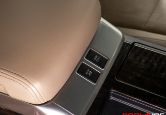 Подержанный автомобиль Toyota Alphard 2013 года (16 фото)