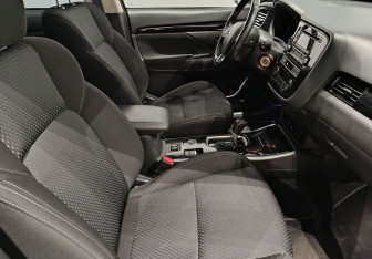 Подержанный автомобиль Mitsubishi Outlander 2019 года (9 фото)