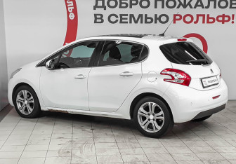 Подержанный автомобиль Peugeot 208 2013 года (6 фото)