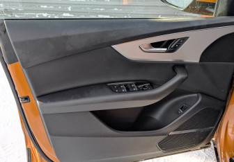 Подержанный автомобиль Audi Q8 2019 года (19 фото)