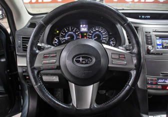Подержанный автомобиль Subaru Outback Wagon 2012 года (16 фото)