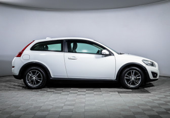Подержанный автомобиль Volvo C30 2012 года (4 фото)