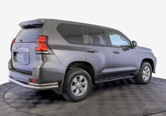 Подержанный автомобиль Toyota Land Cruiser Prado 2021 года (5 фото)