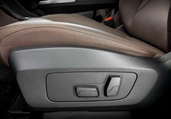 Подержанный автомобиль BMW X1 2024 года (21 фото)