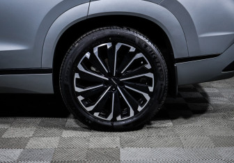 Подержанный автомобиль Jaecoo J8 2024 года (15 фото)