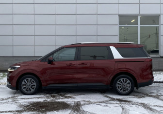 Подержанный автомобиль Kia Carnival 2021 года (8 фото)