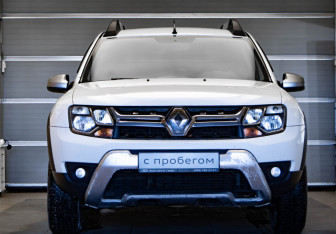 Подержанный автомобиль Renault Duster 2017 года (2 фото)