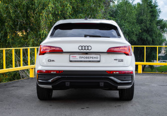 Подержанный автомобиль Audi Q5 2021 года (5 фото)