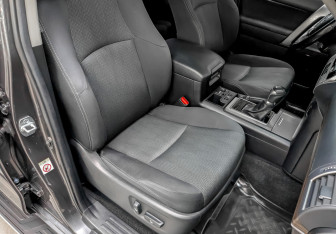 Подержанный автомобиль Toyota Land Cruiser Prado 2019 года (24 фото)