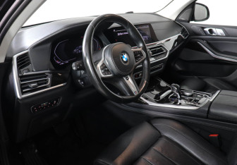 Подержанный автомобиль BMW X7 2019 года (12 фото)
