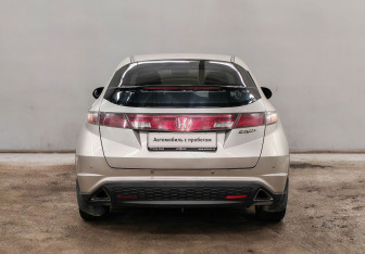 Подержанный автомобиль Honda Civic Hatchback 2008 года (6 фото)
