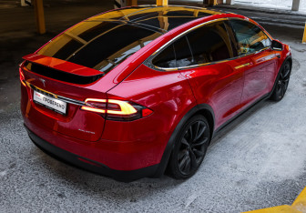 Подержанный автомобиль Tesla Model X 2019 года (22 фото)