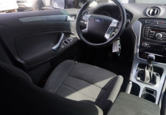 Подержанный автомобиль Ford Mondeo Sedan 2011 года (12 фото)