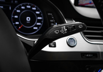 Подержанный автомобиль Audi Q7 2016 года (16 фото)