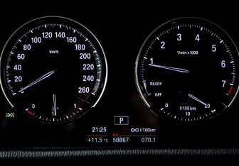 Подержанный автомобиль BMW X1 2020 года (11 фото)