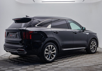 Подержанный автомобиль Kia Sorento 2022 года (5 фото)