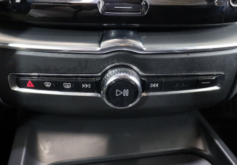 Подержанный автомобиль Volvo XC60 2020 года (19 фото)