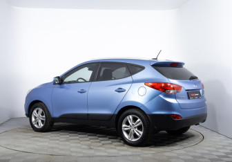 Подержанный автомобиль Hyundai ix35 2012 года (7 фото)