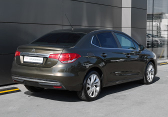 Подержанный автомобиль Citroen C4 Sedan 2014 года (5 фото)
