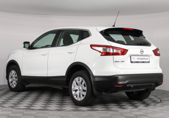 Подержанный автомобиль Nissan Qashqai 2014 года (7 фото)
