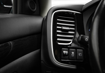 Подержанный автомобиль Mitsubishi Outlander 2016 года (13 фото)