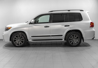 Подержанный автомобиль Toyota Land Cruiser Suv 2015 года (8 фото)
