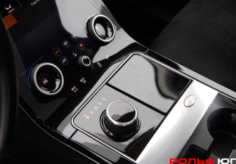 Подержанный автомобиль Land Rover Range Rover Velar 2020 года (19 фото)