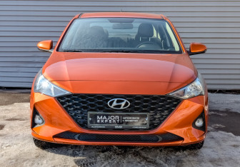 Подержанный автомобиль Hyundai Solaris Sedan 2021 года (2 фото)