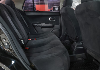 Подержанный автомобиль Nissan Tiida Sedan 2011 года (12 фото)