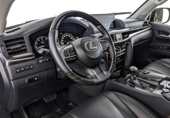 Подержанный автомобиль Lexus LX 2018 года (15 фото)