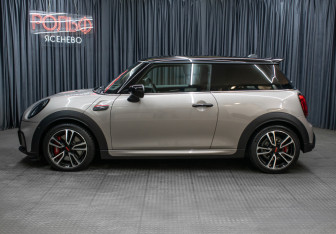 Подержанный автомобиль MINI Hatch 2021 года (8 фото)