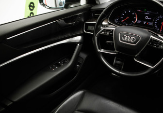 Подержанный автомобиль Audi A6 Sedan 2020 года (17 фото)
