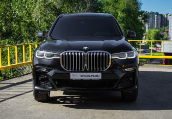 Подержанный автомобиль BMW X7 2019 года (2 фото)