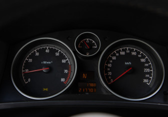 Подержанный автомобиль Opel Zafira Compactvan 2011 года (9 фото)