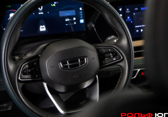 Подержанный автомобиль Geely Monjaro 2023 года (14 фото)