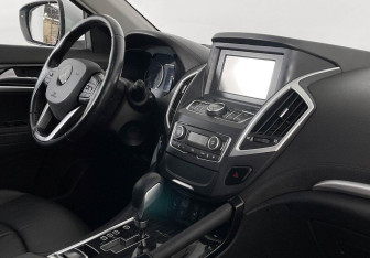 Подержанный автомобиль DongFeng AX7 2018 года (5 фото)